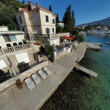 Seafront With Private Appartement *