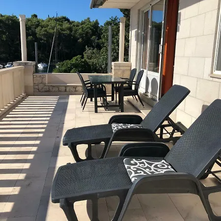 Seafront With Private Appartement